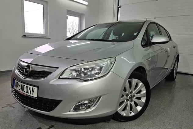 samochody osobowe Opel Astra cena 33999 przebieg: 59000, rok produkcji 2010 z Kołobrzeg